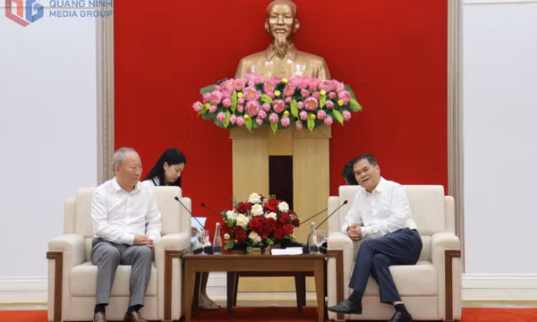Chủ tịch UBND tỉnh Bùi Văn Khắng tiếp xã giao lãnh đạo Tập đoàn Xây dựng Thái Bình Dương (Trung Quốc) 