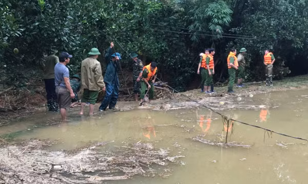 Vỡ ao cá ở Lào Cai cuốn trôi 4 lao động làm thuê