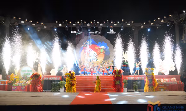 Thu Fest 2025: Bãi Cháy rực rỡ trong đêm hội Trăng rằm với pháo hoa và diễu hành đèn lồng 