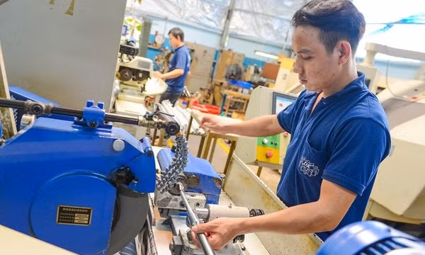 Doanh nghiệp lo chi phí tăng thêm với giá điện hai thành phần