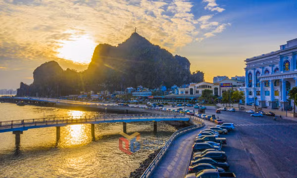 Vẻ đẹp có một không hai của cung đường Hạ Long - Cẩm Phả