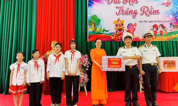  Lữ đoàn 169, Vùng 1 Hải quân tham gia Chương trình “Tết Trung thu năm 2025” tại đặc khu Vân Đồn