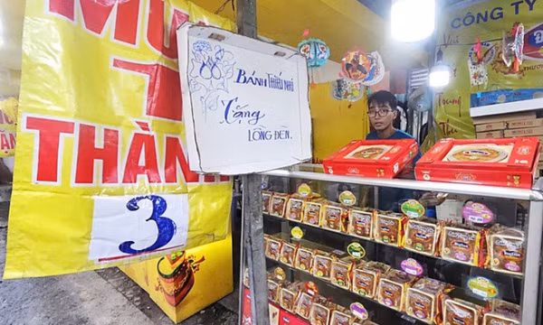 Bánh trung thu ế ẩm, người bán lo ôm nợ