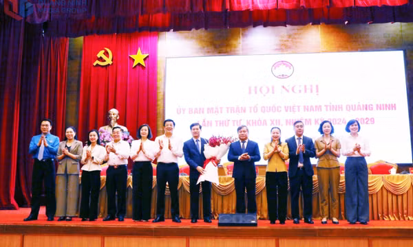 Đồng chí Vũ Quyết Tiến, Phó Bí thư Tỉnh ủy kiêm giữ chức Chủ tịch Ủy ban MTTQ tỉnh