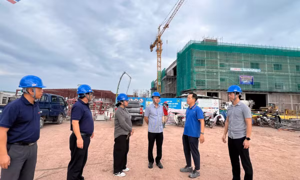  Ban quản lý Khu Kinh tế tỉnh kiểm tra công tác phòng chống bão tại KCN, KKT