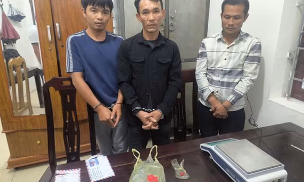 Bắt quả tang 3 đối tượng tàng trữ 103 viên hồng phiến