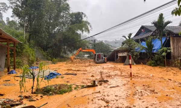 Lũ tiếp tục lên nhanh, Đà Nẵng vẫn còn hơn 65.000 hộ dân bị ngập lụt