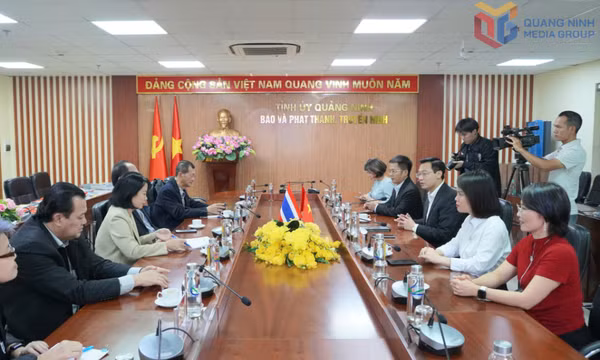 Đoàn đại biểu Liên đoàn Nhà báo Thái Lan thăm, làm việc tại Báo và Phát thanh, Truyền hình Quảng Ninh   