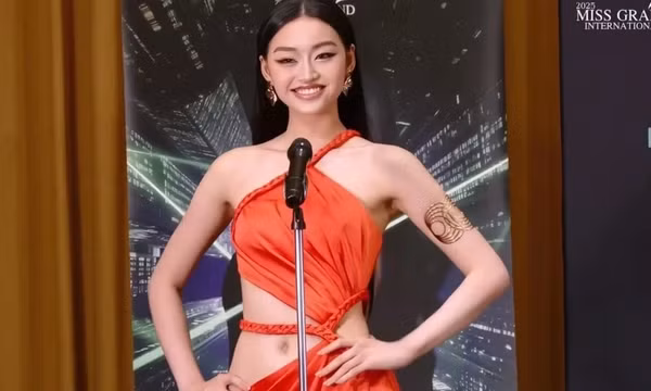 Yến Nhi gặp khó khăn