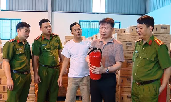 Khởi tố, bắt tạm giam Giám đốc Công ty Tomoken sản xuất hàng triệu bình chữa cháy giả
