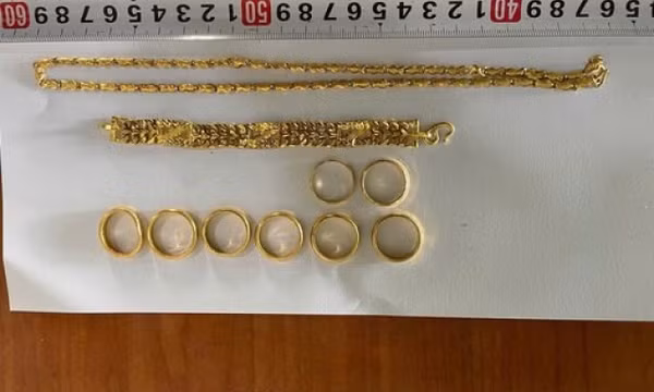 Người phụ nữ đột nhập nhà hàng xóm trộm cắp 23,5 chỉ vàng rồi ra đầu thú
