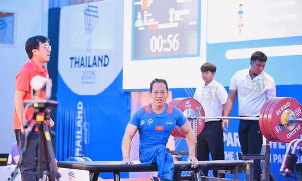 Lực sĩ Lê Văn Công giành huy chương vàng ASEAN Para Games 13