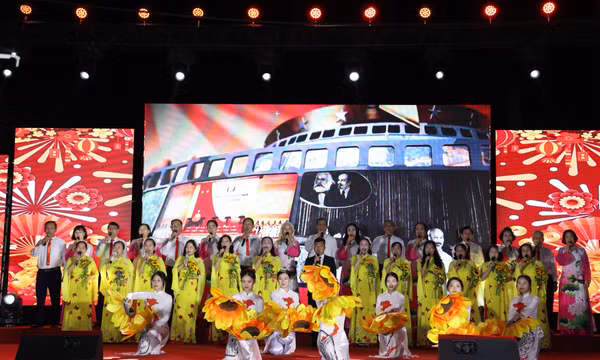 Chương trình nghệ thuật “Tự hào theo Đảng quang vinh”