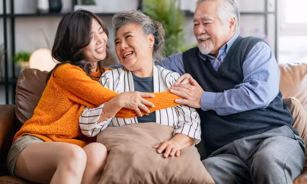 Bảo lãnh cha mẹ: Tự làm hay thuê luật sư di trú - First Consulting Group