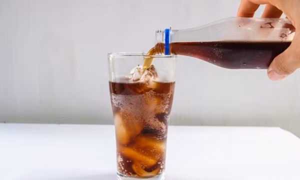 Cảnh giác với 2 loại đồ uống có thể làm bùng phát cơn gout cấp trong kỳ nghỉ lễ