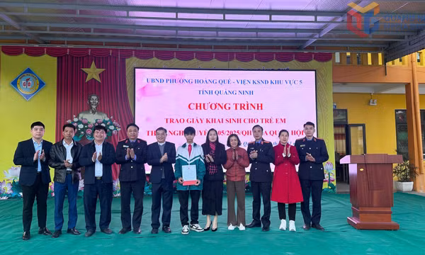 Viện Kiểm sát nhân dân khu vực 5 phối hợp cấp giấy khai sinh cho trẻ em