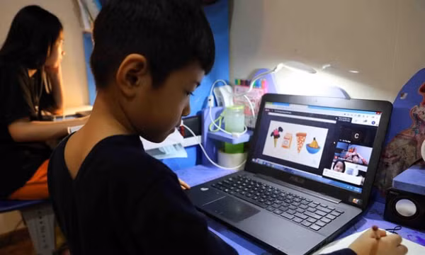 Màn hình máy tính khiến thị lực trẻ suy giảm nhanh ra sao?