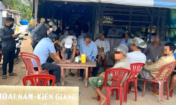 Công an ở Cần Thơ triệt xóa hàng loạt điểm đá gà ăn tiền