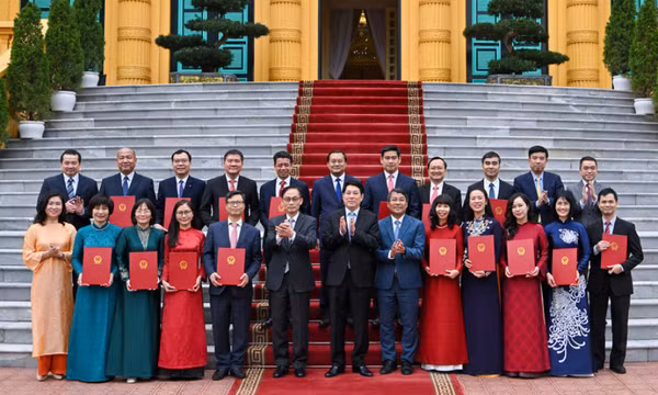 Chủ tịch nước Lương Cường trao quyết định bổ nhiệm Đại sứ Việt Nam tại nước ngoài
