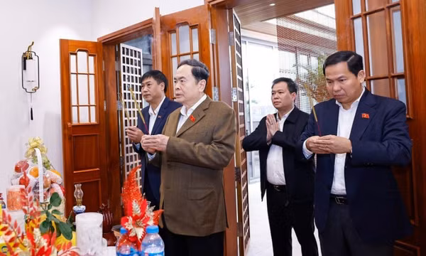 Quốc hội tiếp tục đổi mới, tạo nền tảng thể chế đưa đất nước phát triển nhanh, bền vững