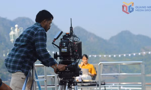 Ấn tượng đoàn làm phim Bollywood ghi hình trên Vịnh Hạ Long 