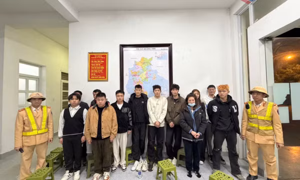 CSGT Quảng Ninh phát hiện phương tiện chở 12 người nhập cảnh trái phép