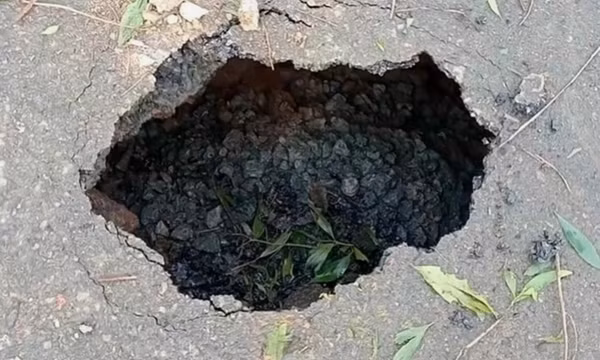 ‘Hố tử thần’ sâu 3m xuất hiện trên quốc lộ tại Quảng Trị