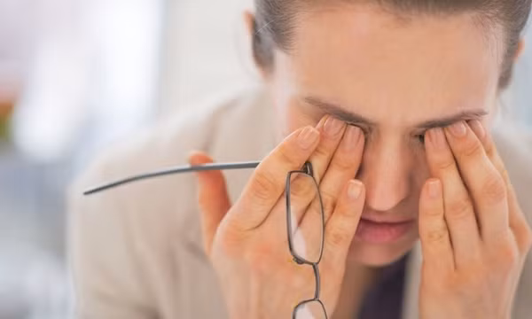 Mỏi mắt, khó chịu là biểu hiện của bệnh gì?