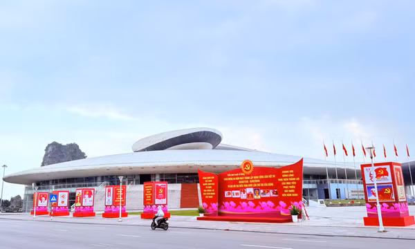 Sắc màu tươi sáng mừng Đảng, mừng Xuân