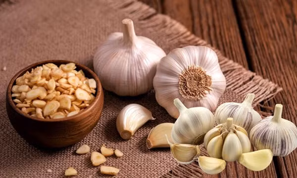 Axit uric được kiểm soát nhờ mẹo dùng tỏi đúng cách