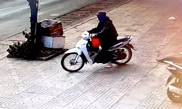 Truy tìm người đàn ông cướp tiệm vàng ở Lâm Đồng ngày đầu năm