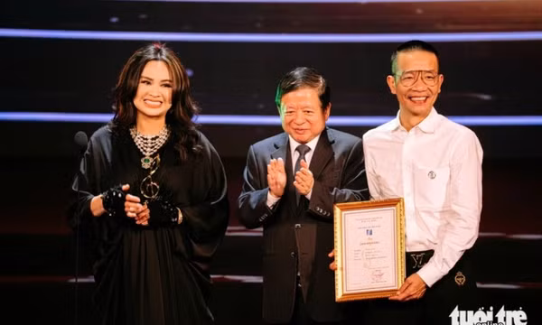 Hồng Nhung, Thanh Lam nhận giải Sol vàng của Hội Nhạc sĩ Việt Nam, Soobin là ca sĩ xuất sắc