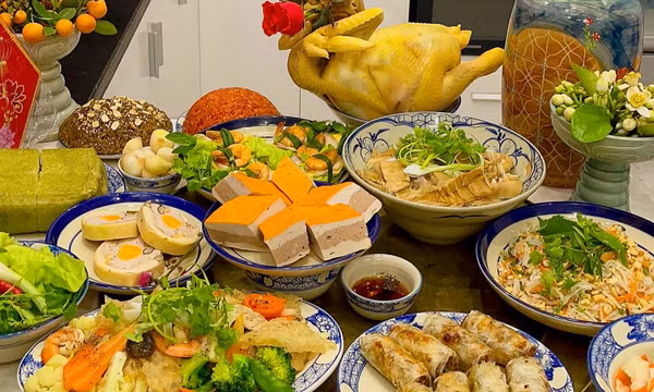 Ăn uống ngày cận Tết thế nào để không quá tải gan, dạ dày?