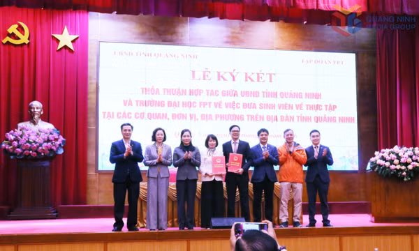Bàn giao sinh viên Đại học FPT về tỉnh Quảng Ninh thực tập 