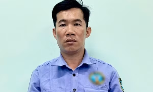Bắt khẩn cấp người cầm ly đập vào đầu thiếu nữ vì bị 'phản ứng hành vi khiếm nhã'