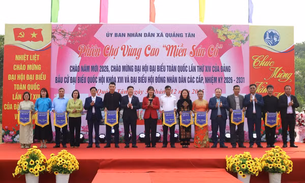 Rực rỡ sắc màu văn hóa tại Phiên chợ vùng cao “Miền Sán Cố” xã Quảng Tân