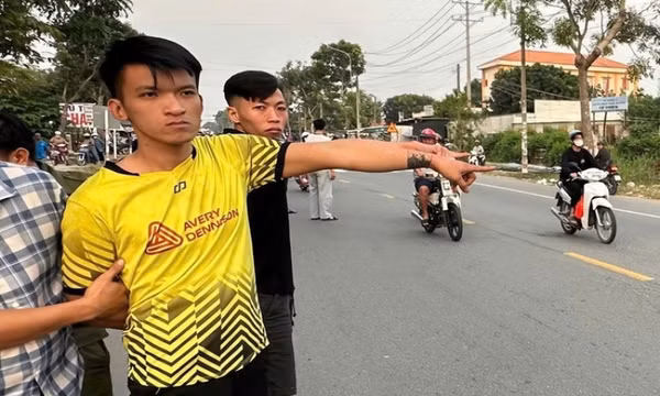 Bắt 2 thanh niên giật túi xách khiến người đi xe máy ngã thiệt mạng