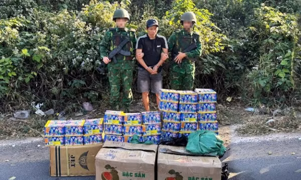 Bắt giữ đối tượng vận chuyển pháo lậu qua biên giới Quảng Trị