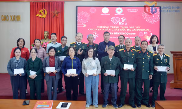 Trao quà Tết cho nạn nhân chất độc da cam/dioxin 