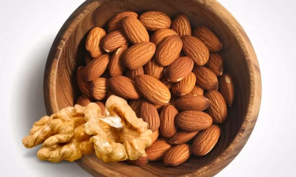 Đau xương khớp, người lao động nên ăn các loại hạt giàu protein