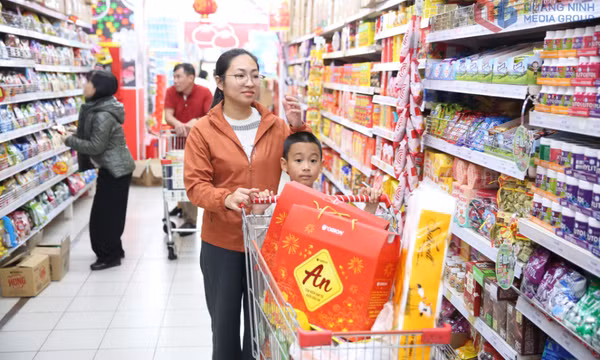Bình ổn thị trường để người dân yên tâm sắm Tết