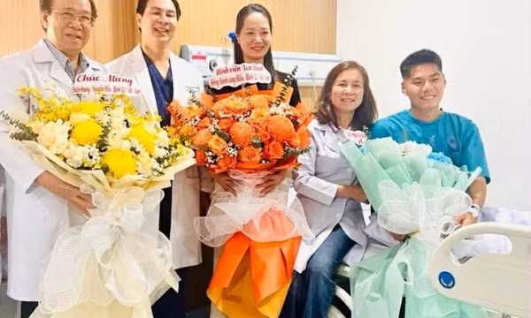 Hiểu Minh phẫu thuật thành công