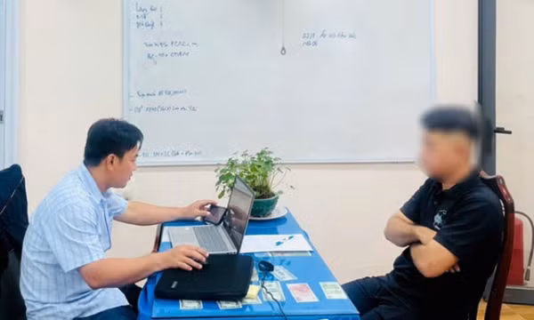 Trộm vàng của bà, cháu nội bán lấy tiền mang đi chơi game