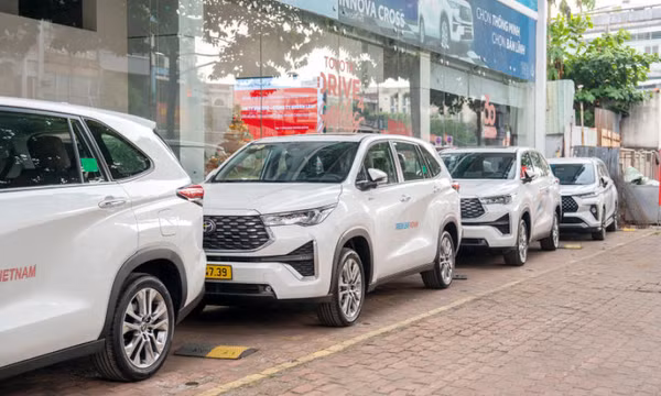 Nhu cầu thuê xe 7 chỗ đón tiễn giữa hai sân bay Tân Sơn Nhất và Long Thành tăng mạnh