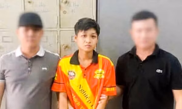 Giả trai để trốn truy nã sau khi trộm vàng người yêu đồng giới
