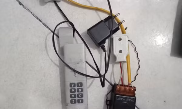 Thu giữ thiết bị khiến khóa thông minh ô tô, xe máy không mở được