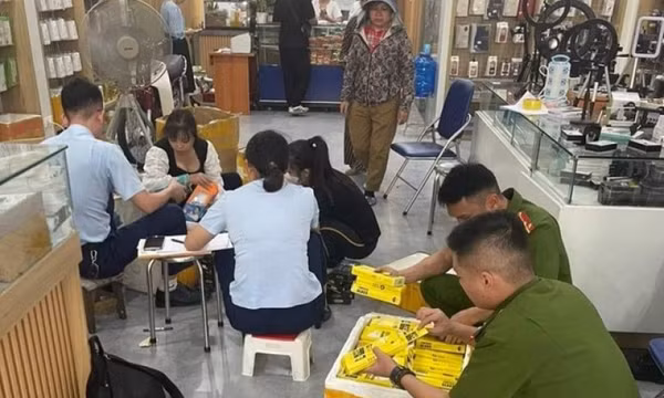 Thu giữ gần 3.000 phụ kiện điện thoại không rõ nguồn gốc, xuất xứ