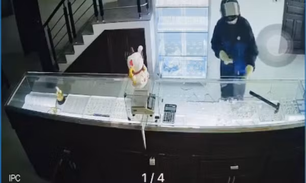 Truy bắt nghi phạm cướp tiệm vàng manh động