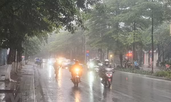 Đông Bắc Bộ sáng có mưa rào và dông vài nơi, sau trời nắng nóng