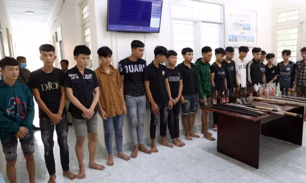 Bắt tạm giam 21 đối tượng sử dụng súng, "bom xăng" và mã tấu gây rối